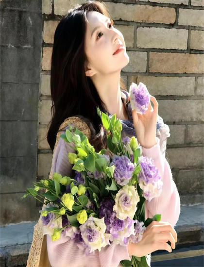 《已婚妇女的下午》欣赏指南：如何理解深刻的主题思想 拓展思维视野